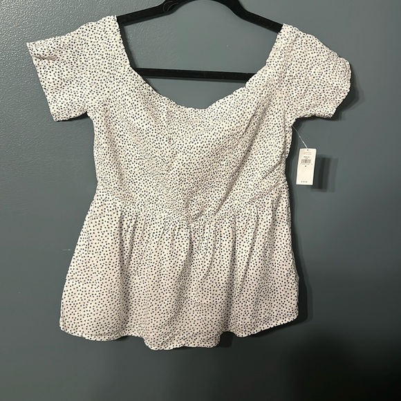 Old Navy Tops - NWT Old Navy Off The Shoulder Top